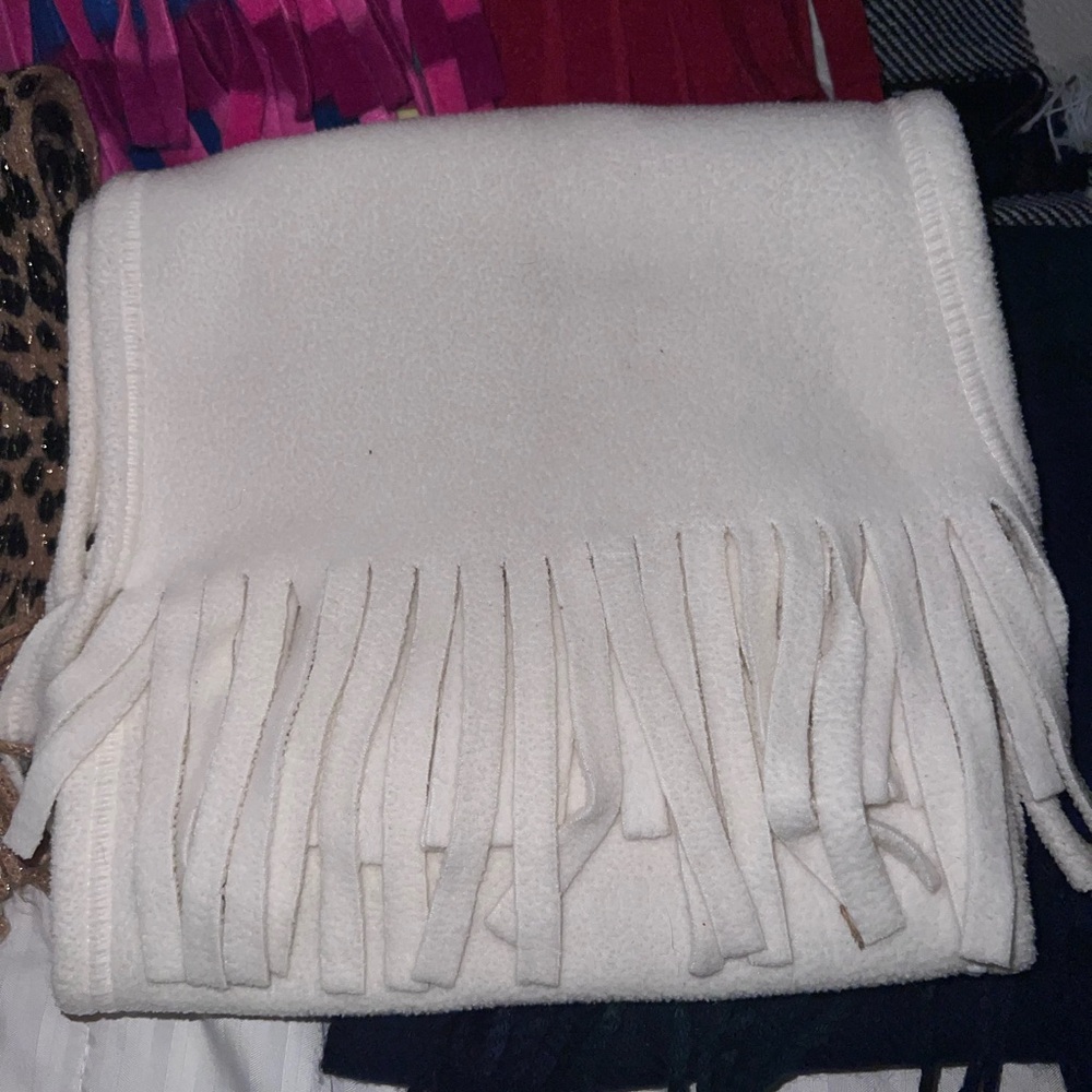 LADIES SCARFS AND HAT - Picture 3 of 9